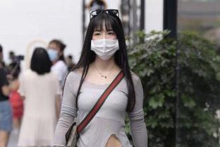 Trên khán đài nhiều sinh viên xa nhà cũng tham dự chương trình.